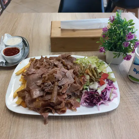 Kebab na talerzu
